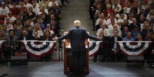Trump-speaking-to-audience-600x300