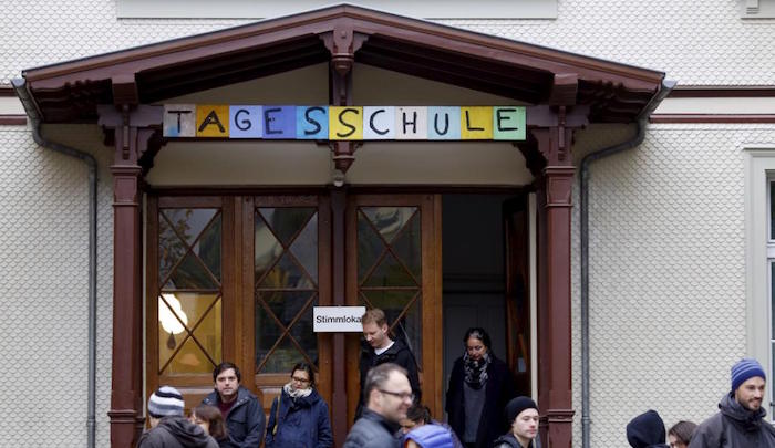 switzerland_school_muslim_handshakes_2016_4_4_